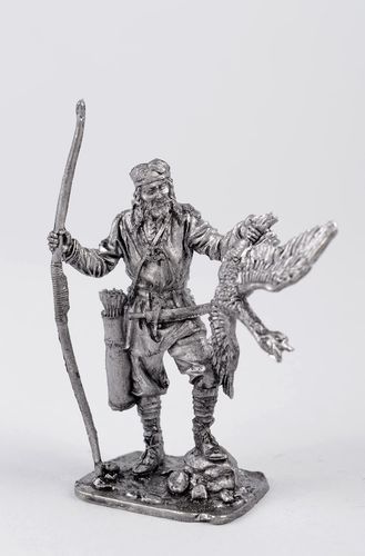 Figura artesanal de estaño cazador con ave decoración de hogar regalo original - MADEheart.com