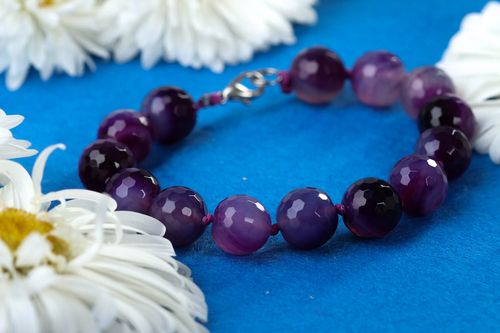 Bracelet violet fait main Bijou fantaisie Accessoire original pour femme - MADEheart.com